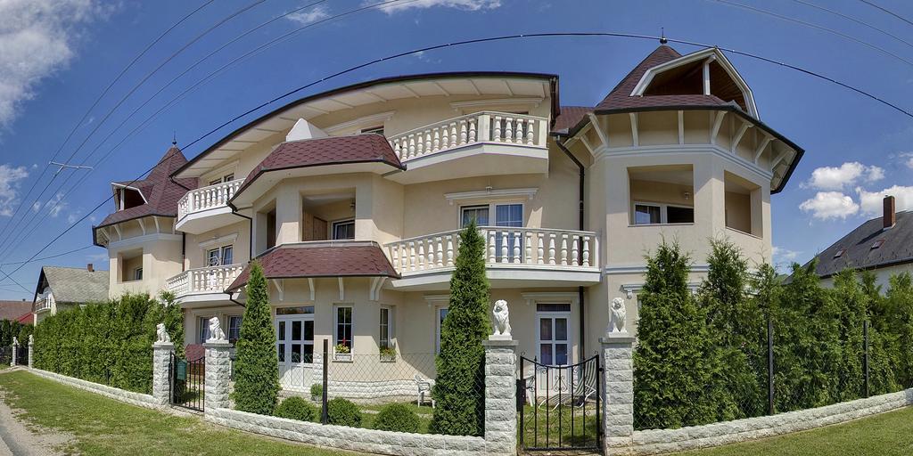 Hegyi Villa ヘーヴィーズ エクステリア 写真