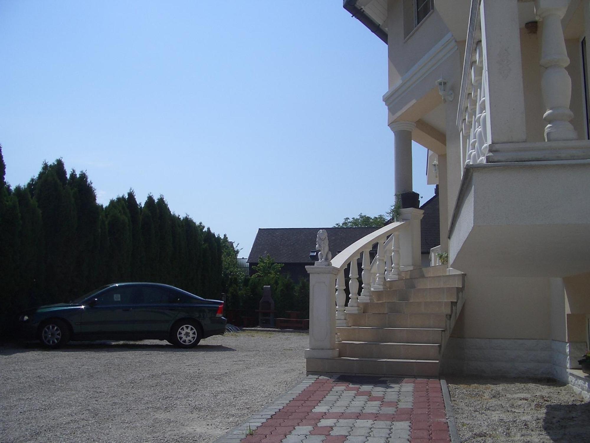 Hegyi Villa ヘーヴィーズ エクステリア 写真