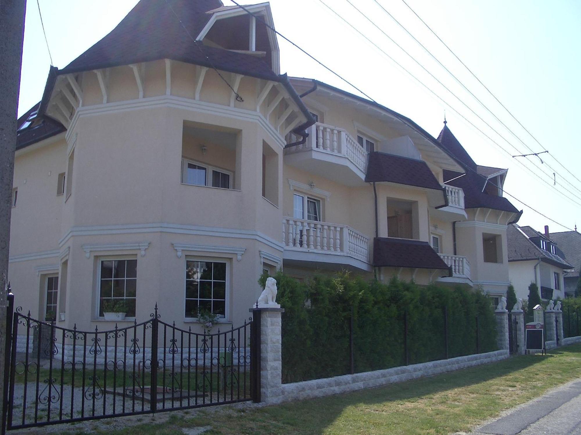 Hegyi Villa ヘーヴィーズ エクステリア 写真