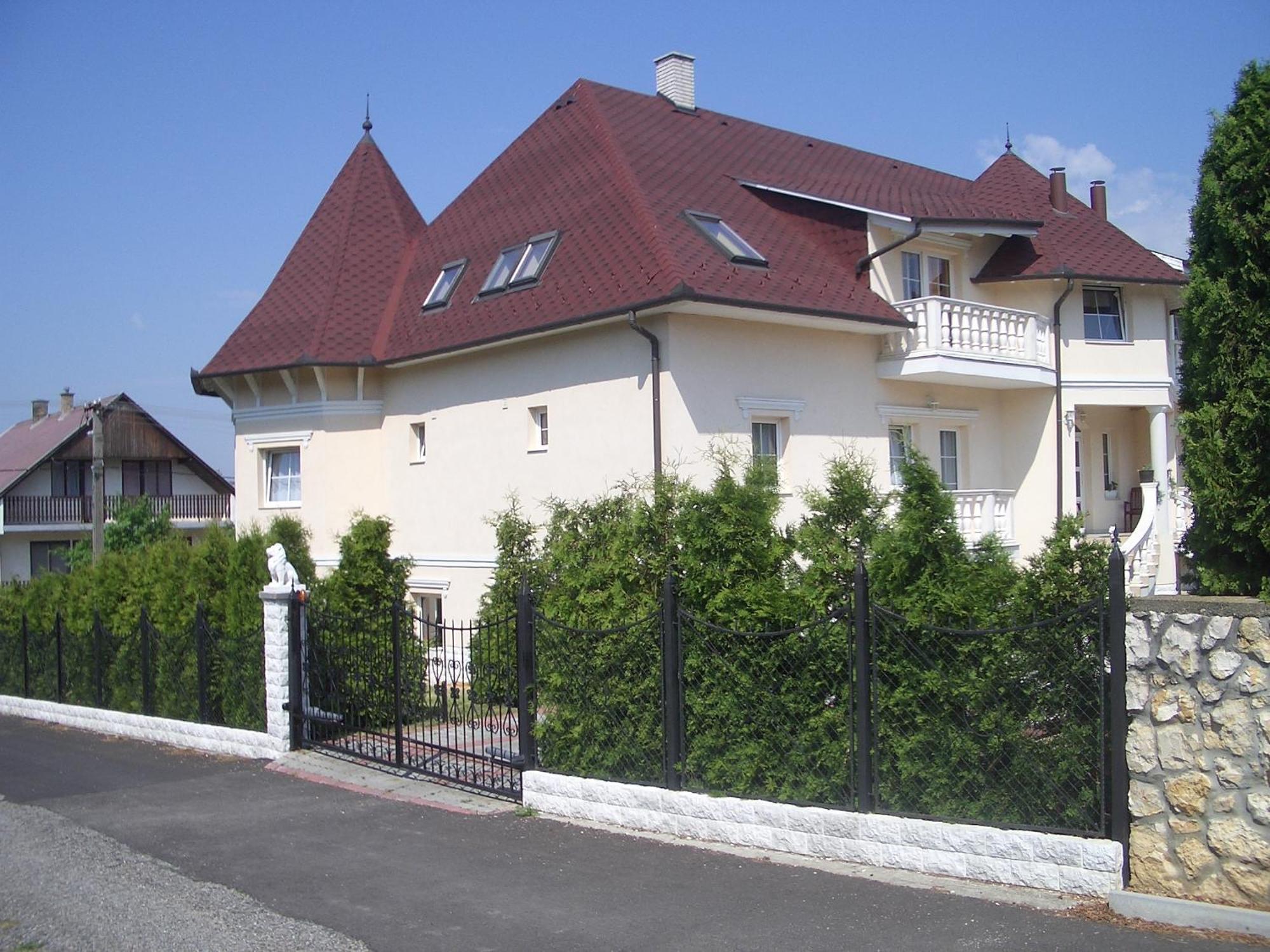 Hegyi Villa ヘーヴィーズ エクステリア 写真